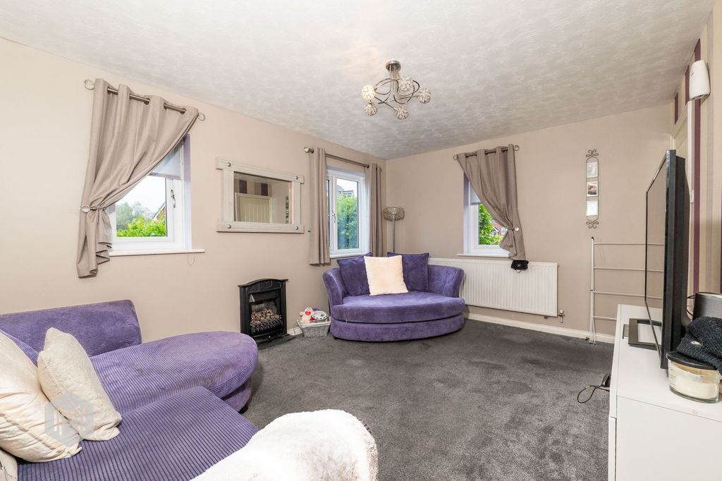 Property photo 3 of 17