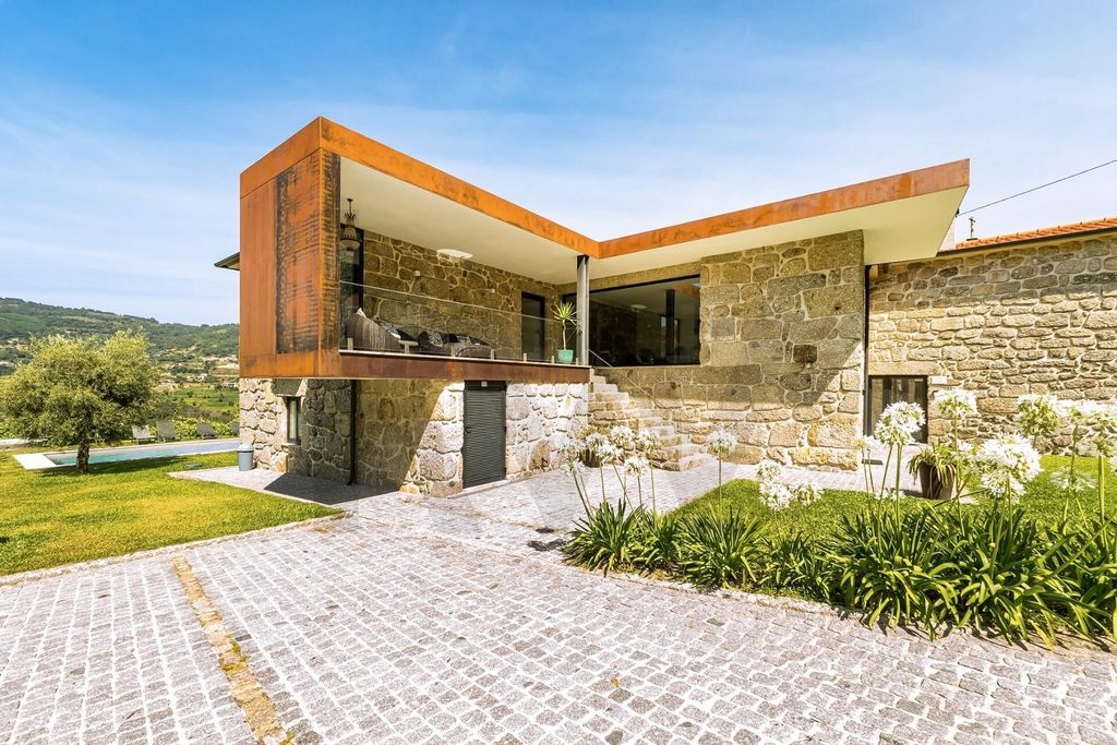 Property photo 2 of 33