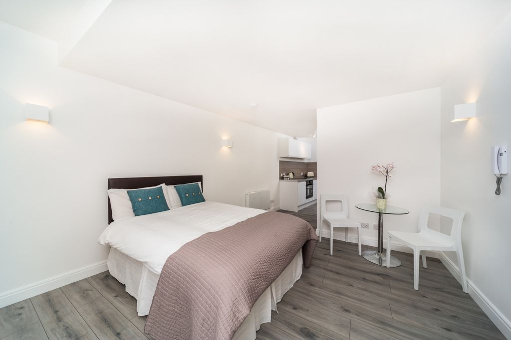 Property photo 1 of 7 Studio