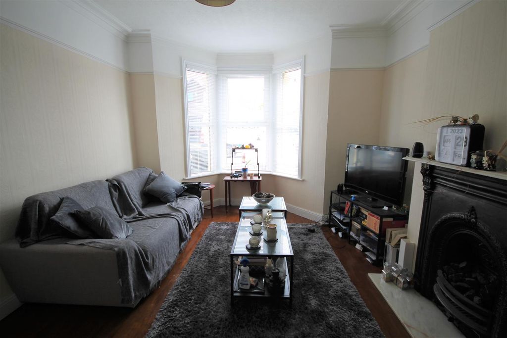 Property photo 2 of 12 Lounge 2.Jpg