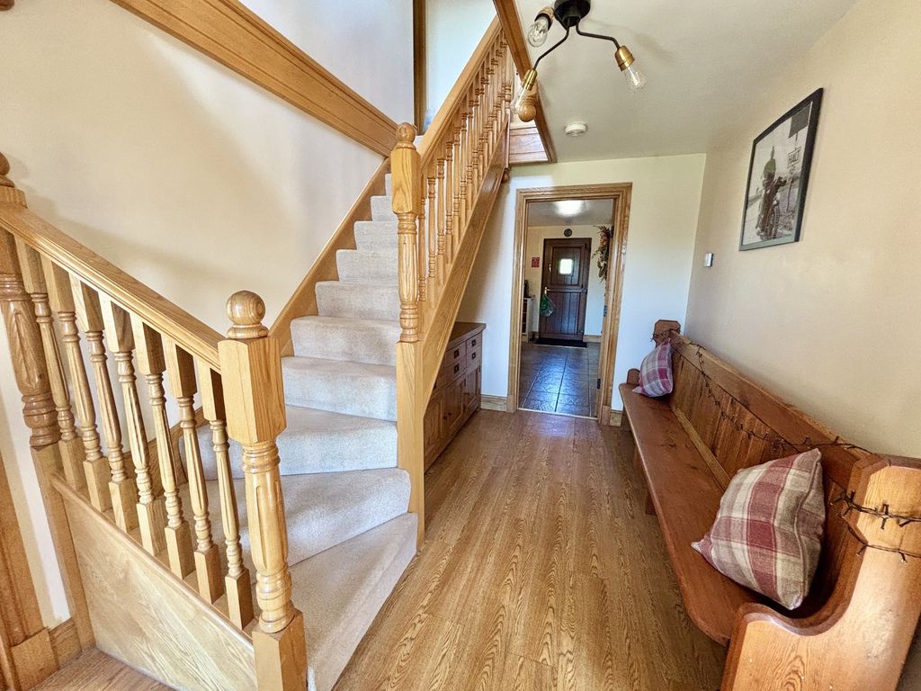 Property photo 2 of 40 Entrance Hall