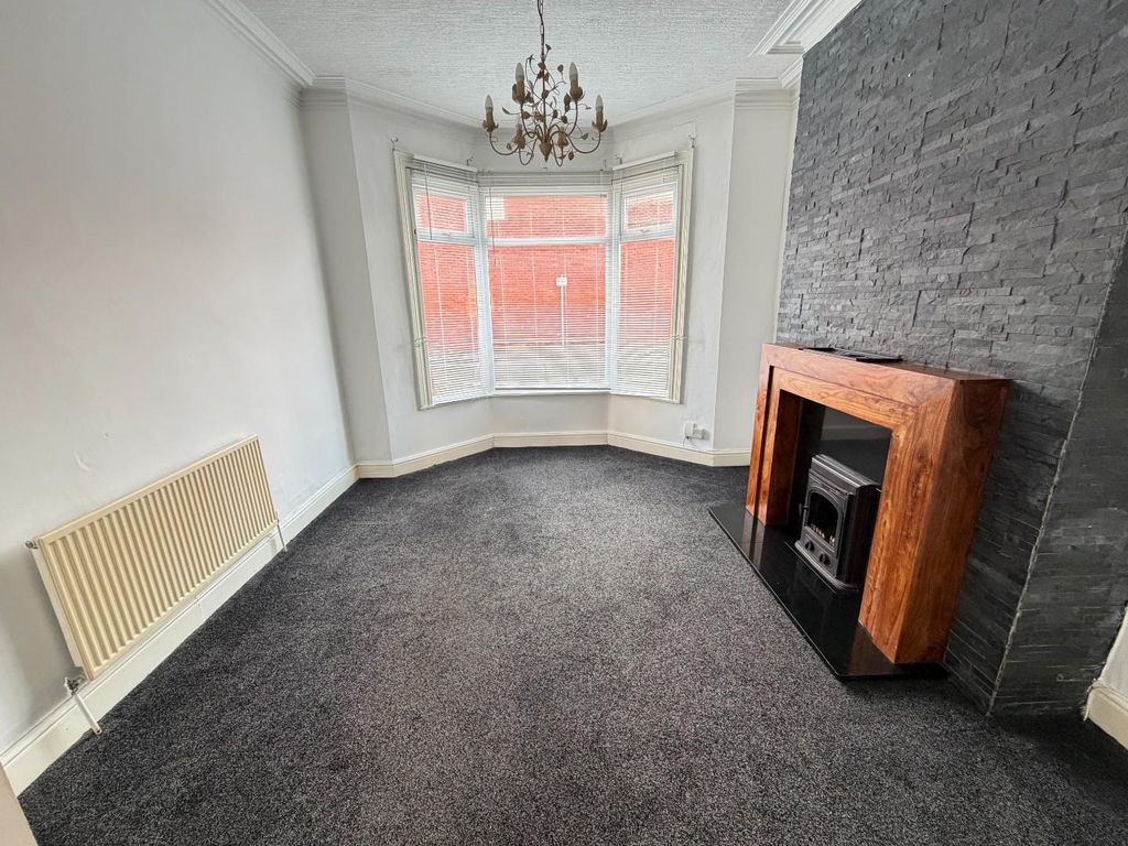 Property photo 3 of 16 Lounge