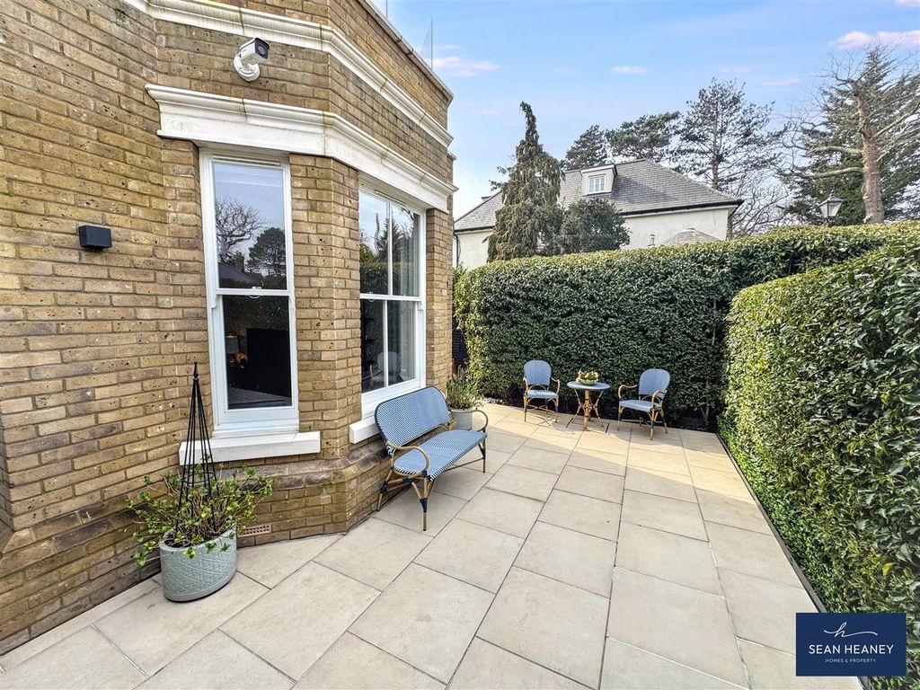 Property photo 2 of 18