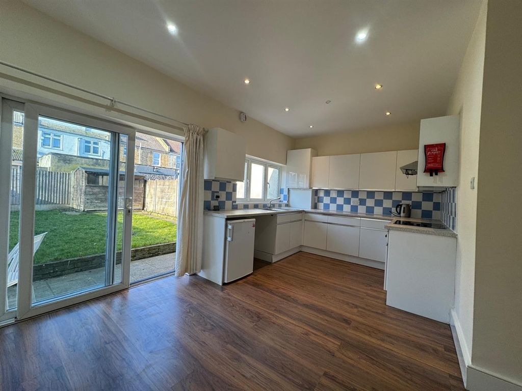 Property photo 3 of 18 14 -.Jpg