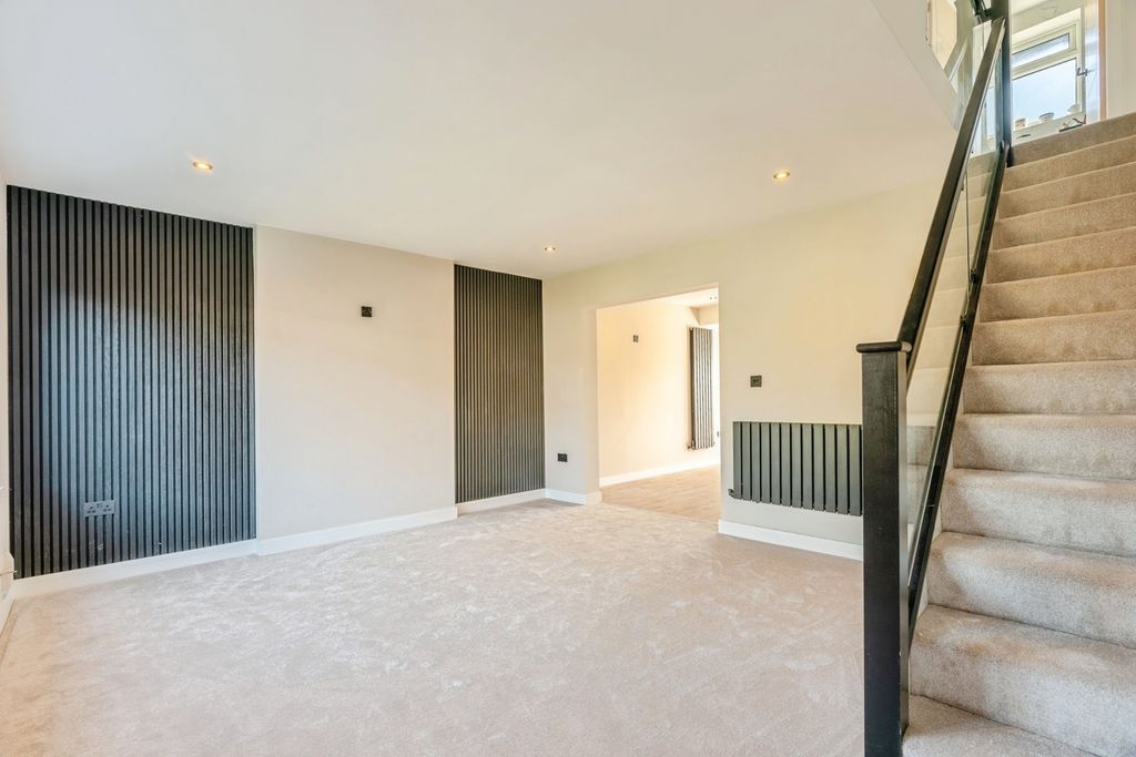 Property photo 2 of 17 Pbox-Img.Jpg