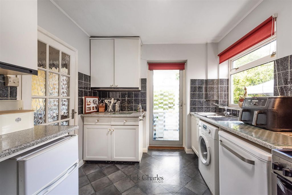 Property photo 3 of 17 9 The Meadow, Tn2 4Eh 007.Jpg