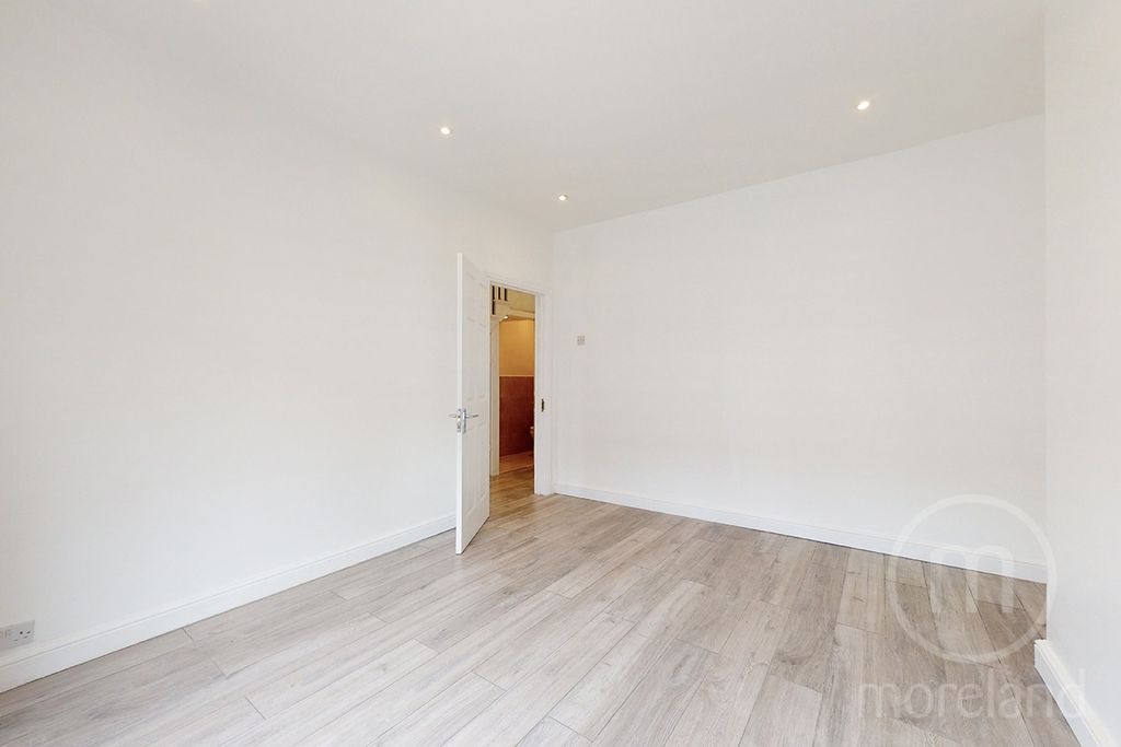 Property photo 3 of 13 4136463