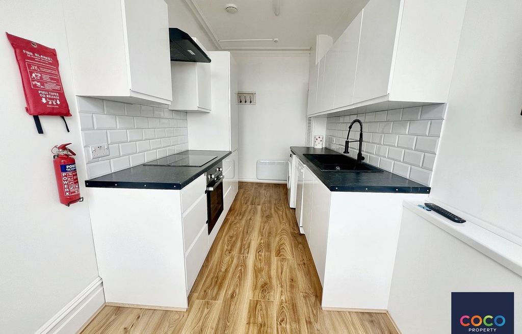 Property photo 2 of 8 4863802