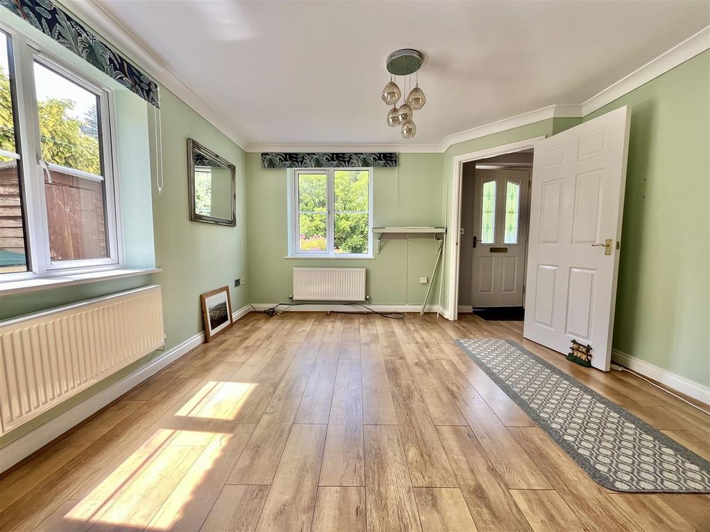 Property photo 3 of 27