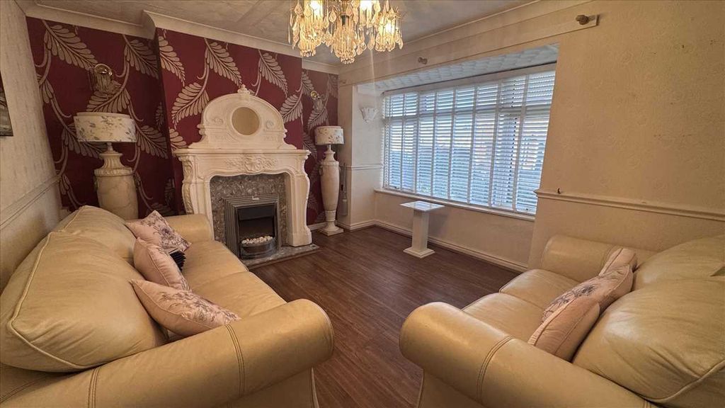 Property photo 3 of 10 Lounge