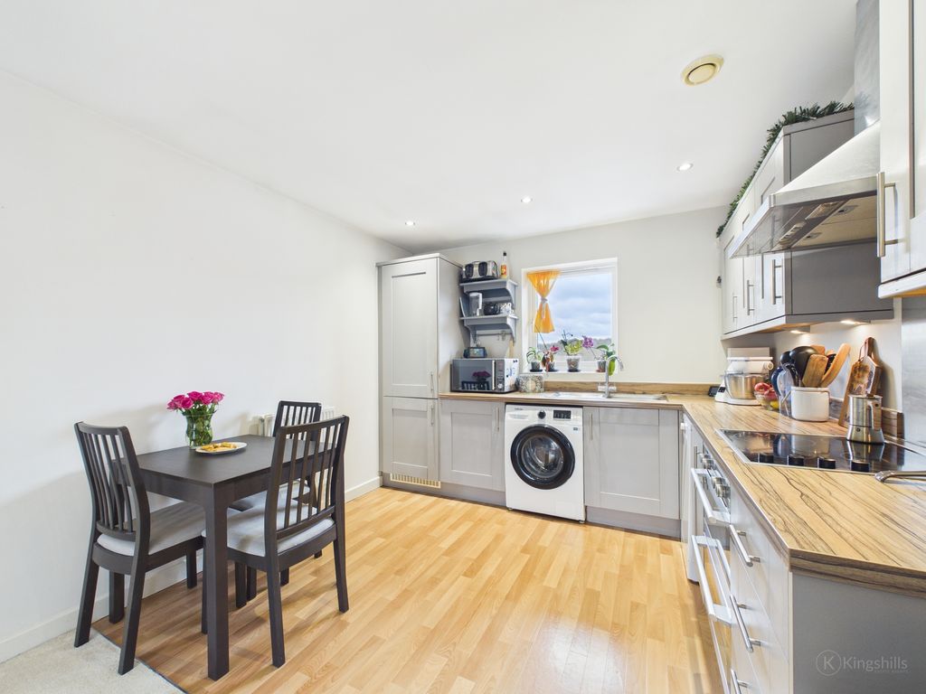 Property photo 2 of 10 Cam02136G0-Pr0532-Still008