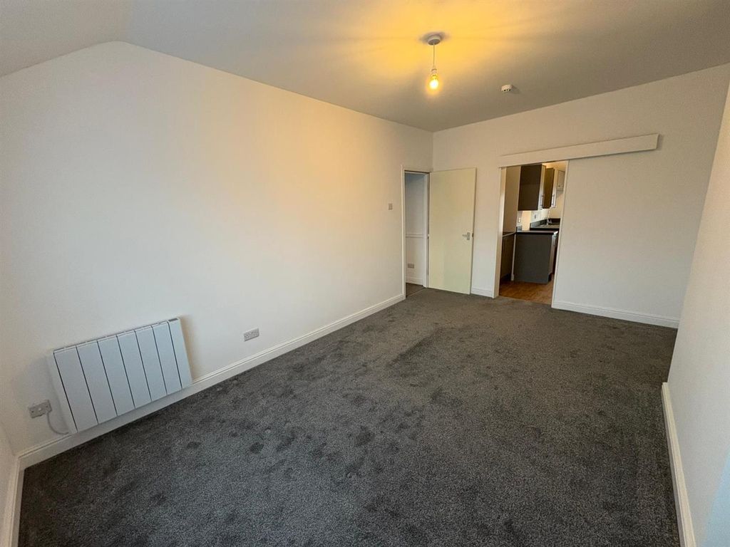 Property photo 3 of 8 5.Jpeg