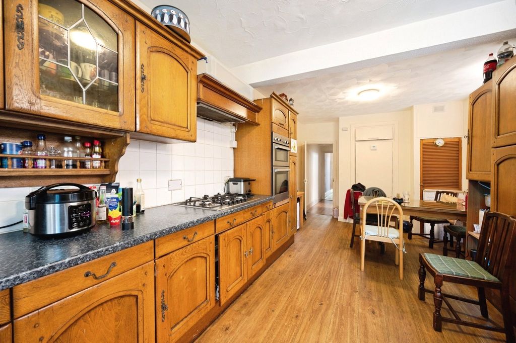 Property photo 2 of 10 Picture No. 06