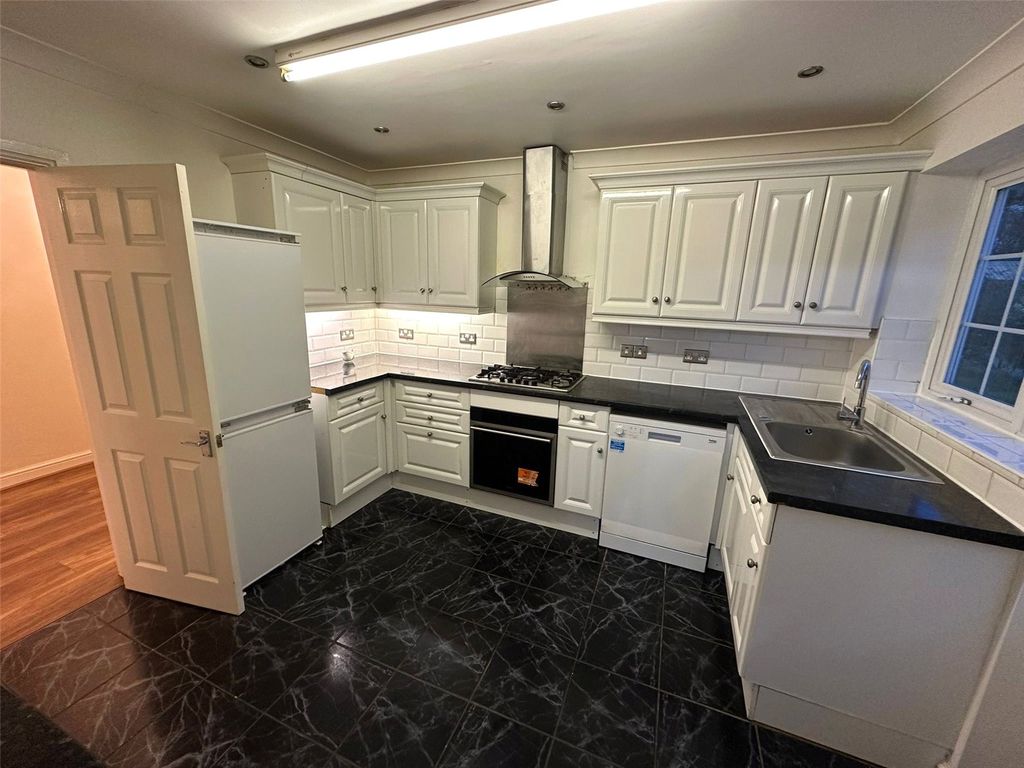 Property photo 3 of 11 Kitchen