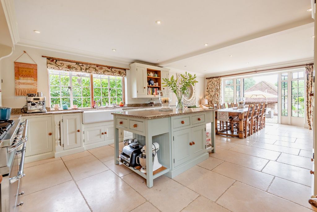 Property photo 2 of 21 Picture No. 24