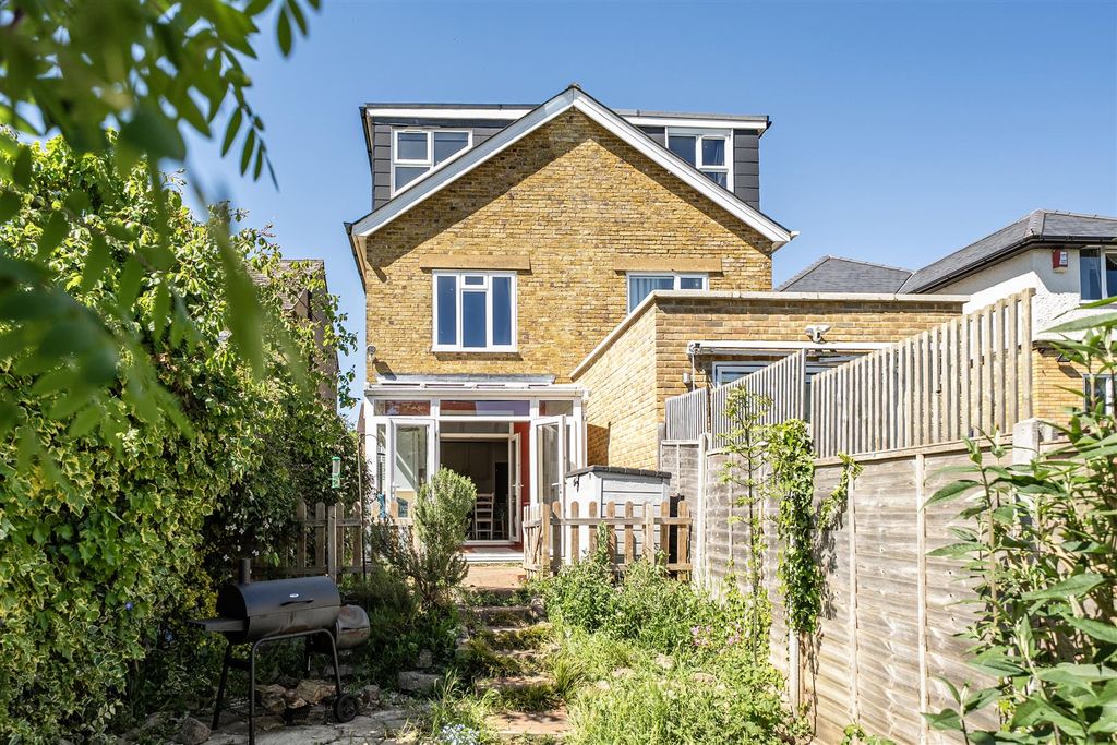 Additional image 20 of 5 bed semi-detached house for saleTonbridge Road, Maidstone ME16