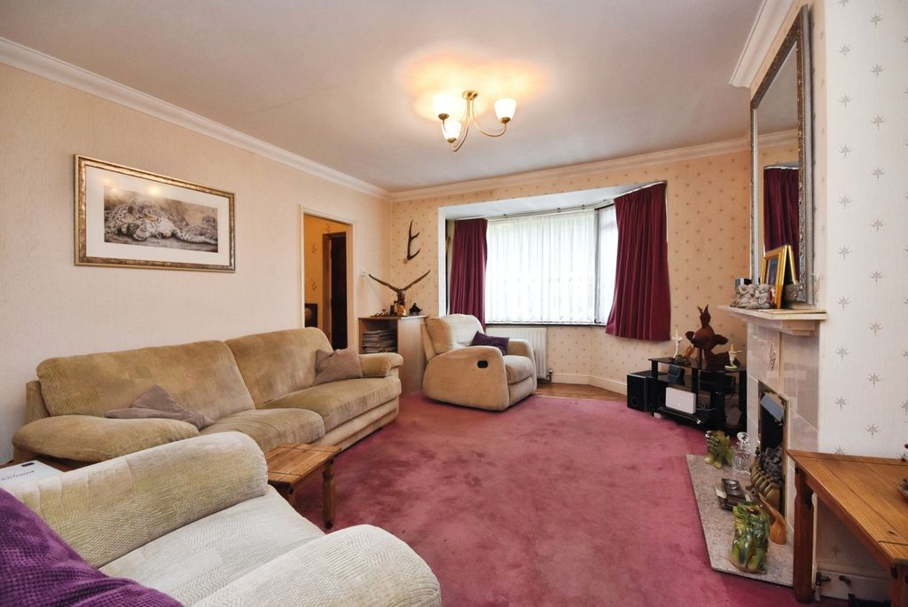 Property photo 3 of 17 Photo