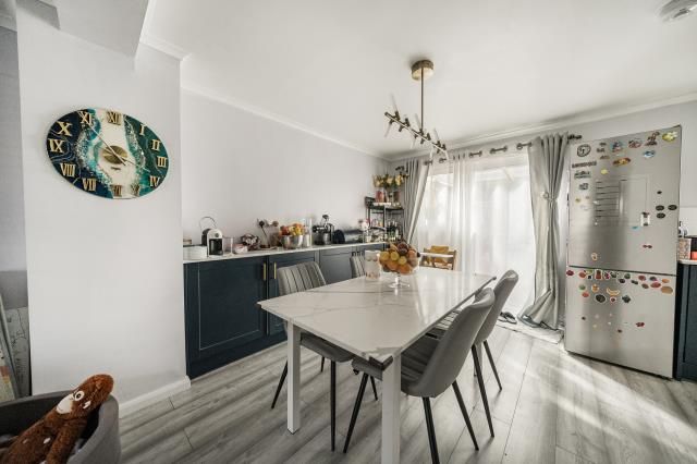 Property photo 3 of 14 Dining