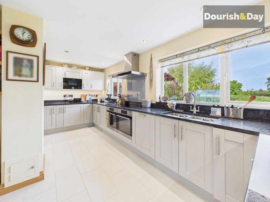 Property photo 2 of 37