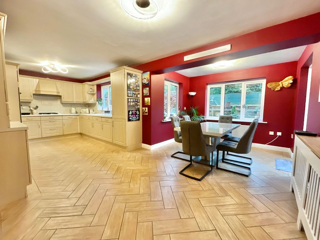 Property photo 2 of 33