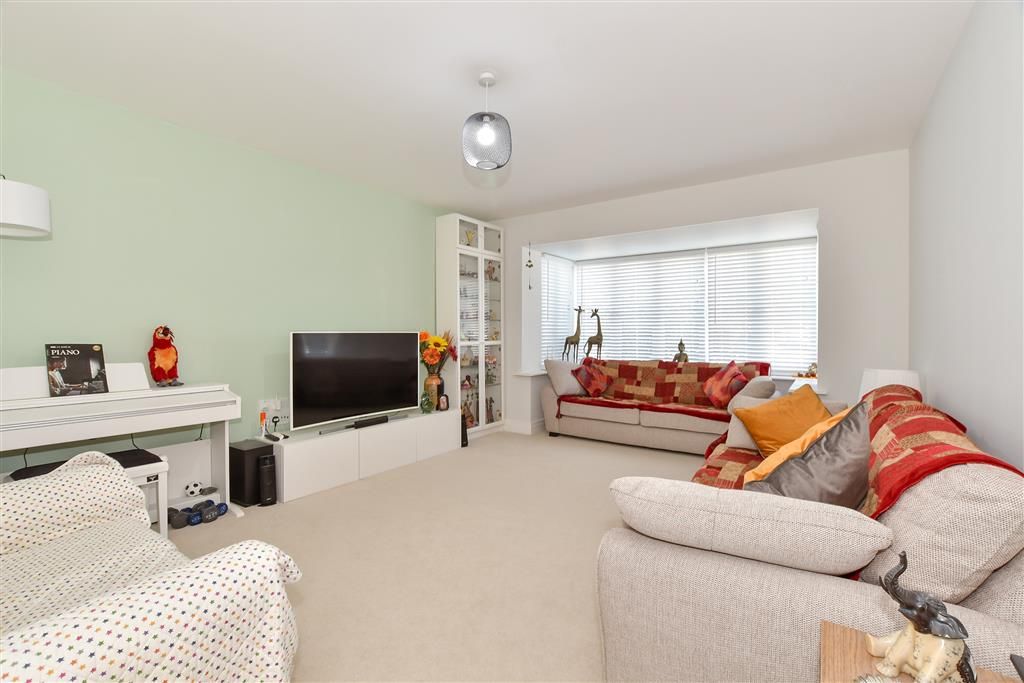Property photo 1 of 15 Lounge