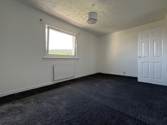Property photo 2 of 9 Master Bedroom
