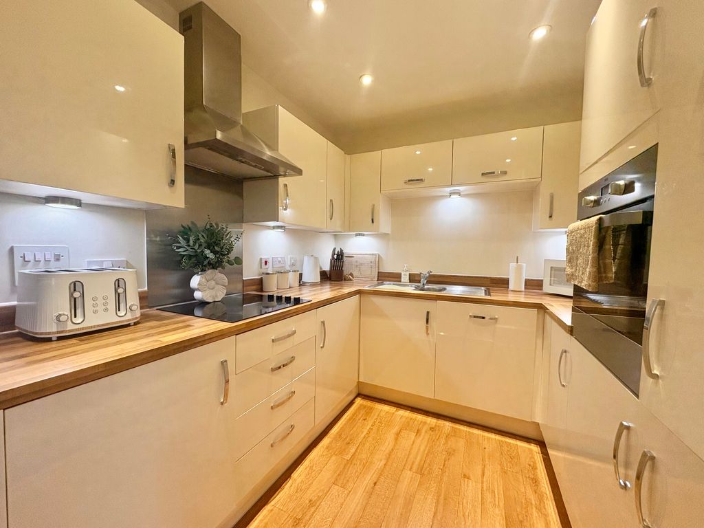 Property photo 1 of 9 Kitchen