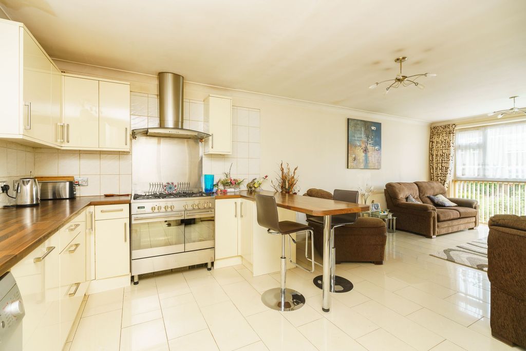Property photo 3 of 12 Open Plan