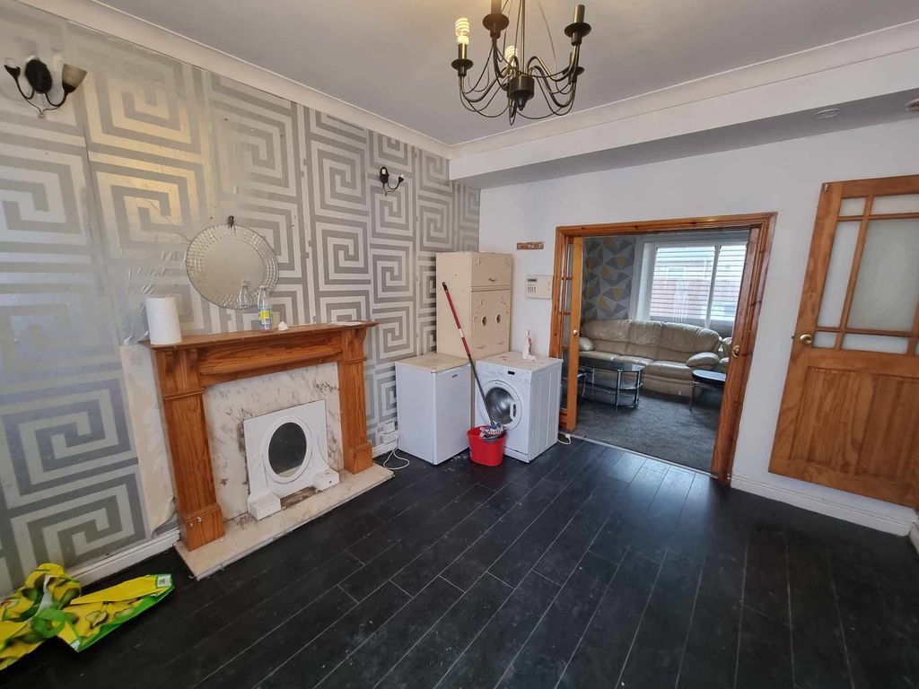 Property photo 2 of 8