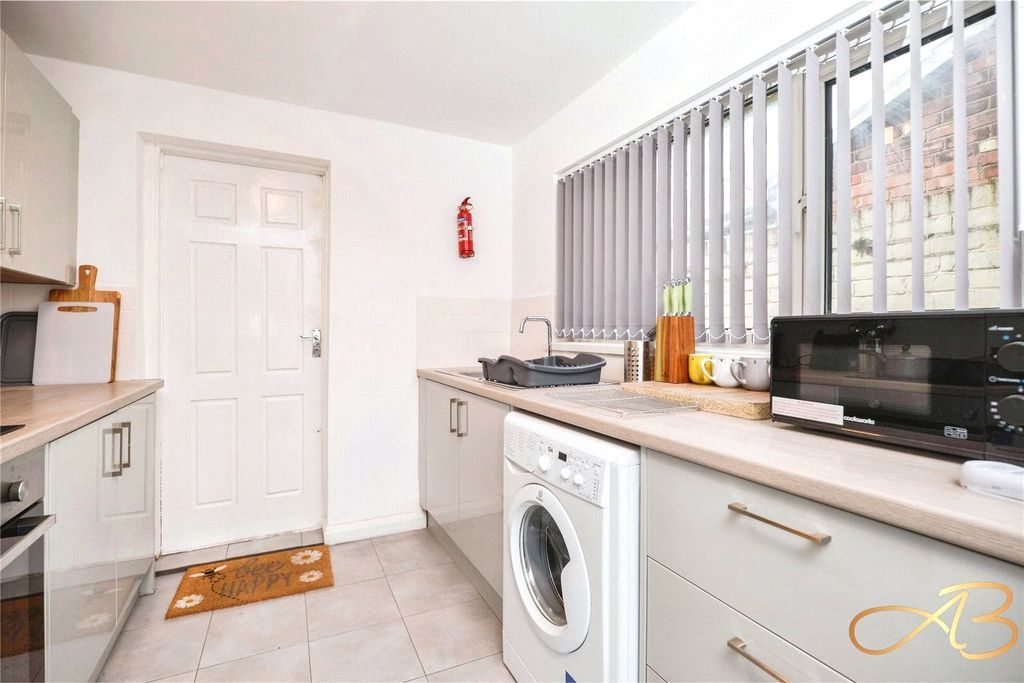 Property photo 2 of 4 Kitchen