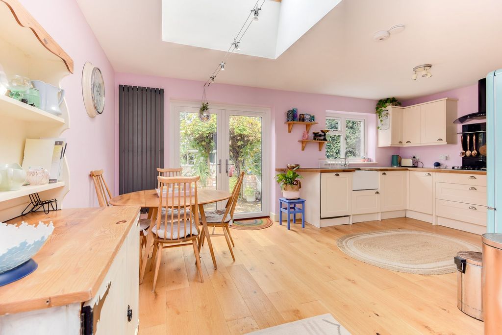 Property photo 2 of 32 Kitchen Diner