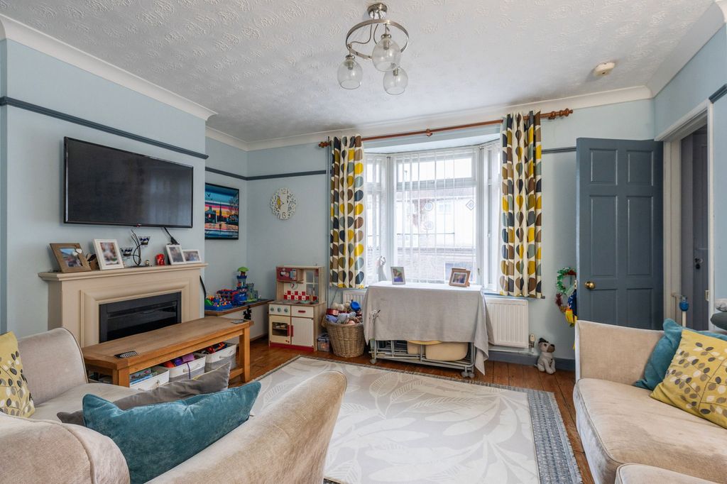 Property photo 3 of 16