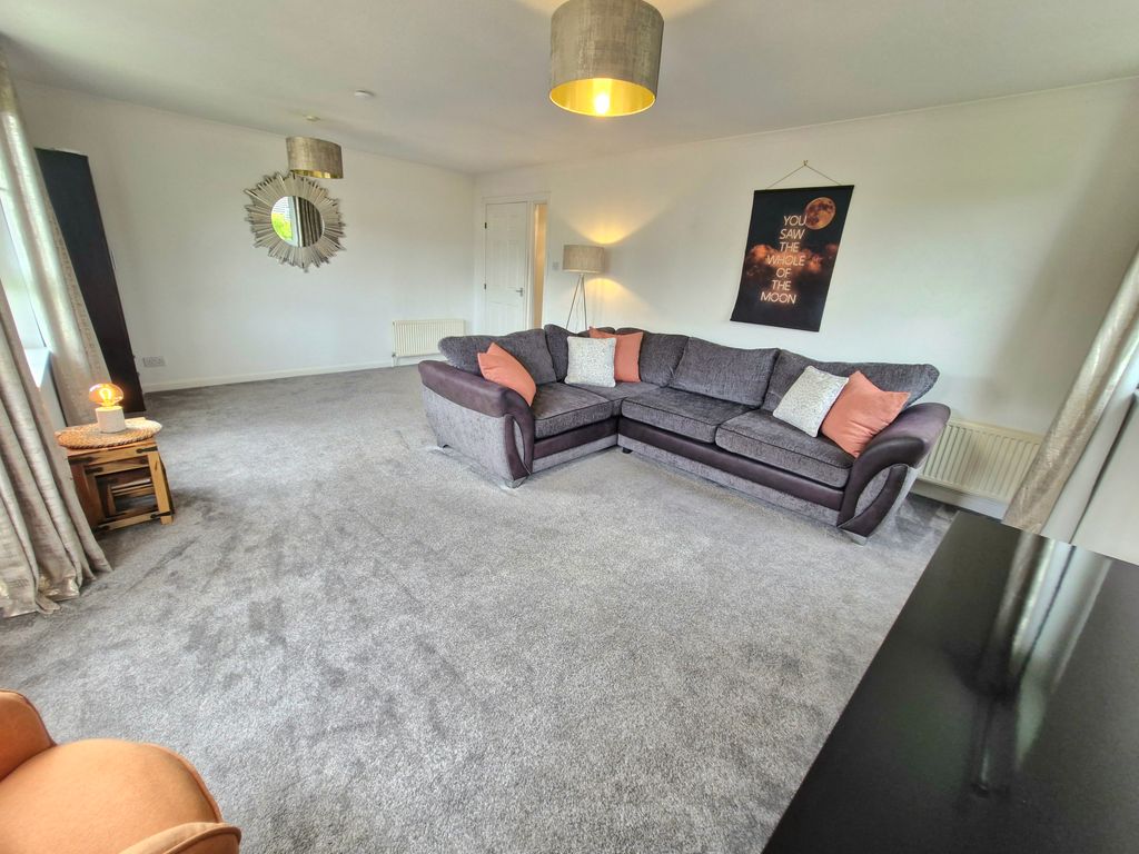 Property photo 2 of 8 Lounge