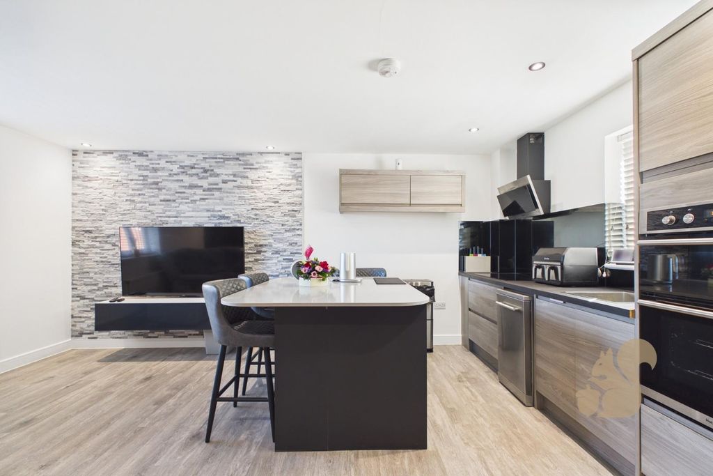 Property photo 3 of 14 Cam01659G0-Pr0729-Still010.Jpg