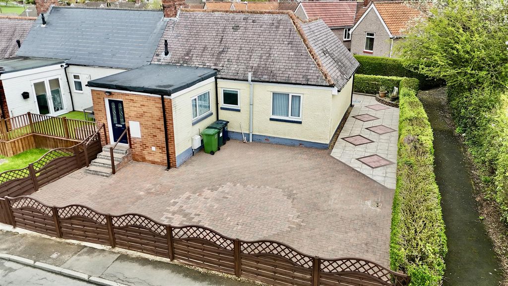 Property photo 1 of 10 External