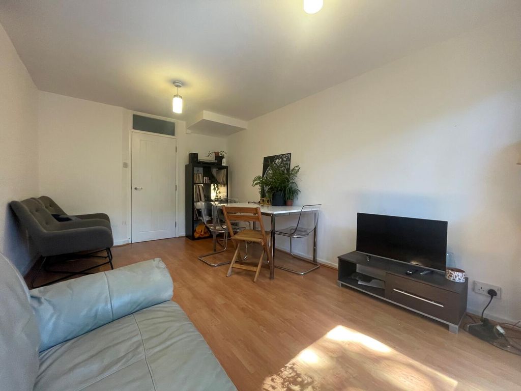 Property photo 2 of 9 Living Room