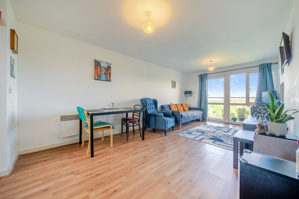 Property photo 3 of 14 1436470-4-69F2082...