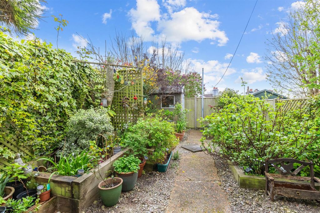 Property photo 2 of 8 Ladysmith Road-6.Jpg