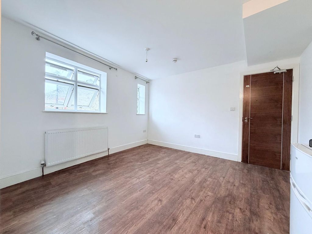 Property photo 1 of 3 Bedroom 