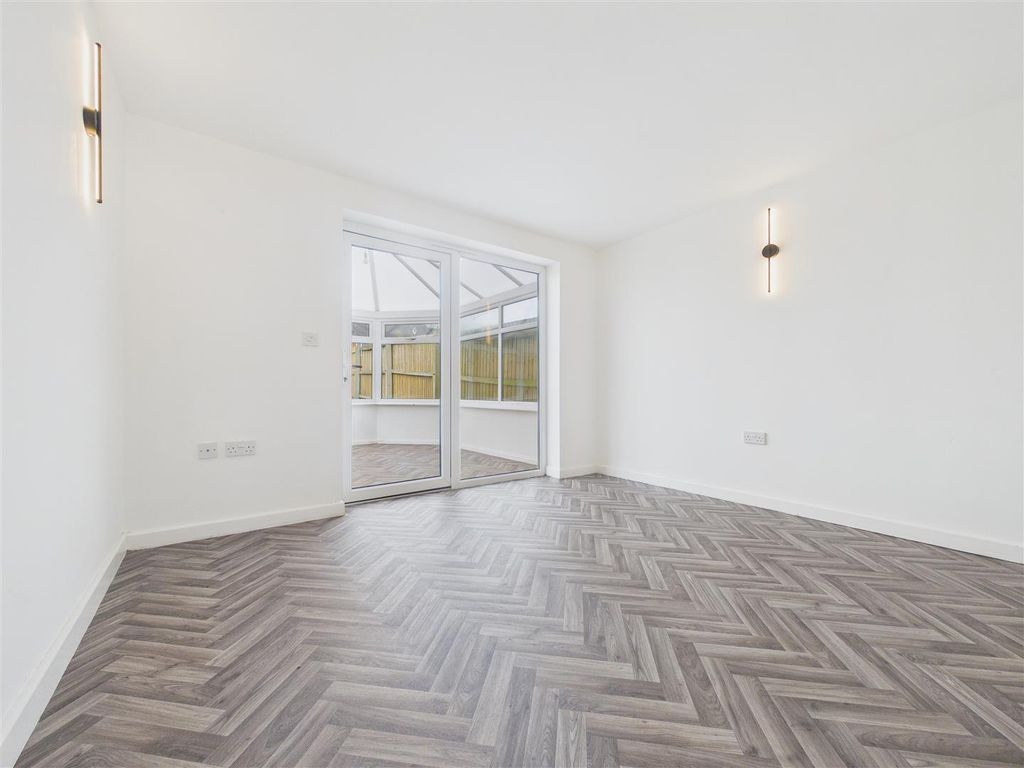 Property photo 2 of 11 Cam01407G0-Pr0128-Still005.Jpg