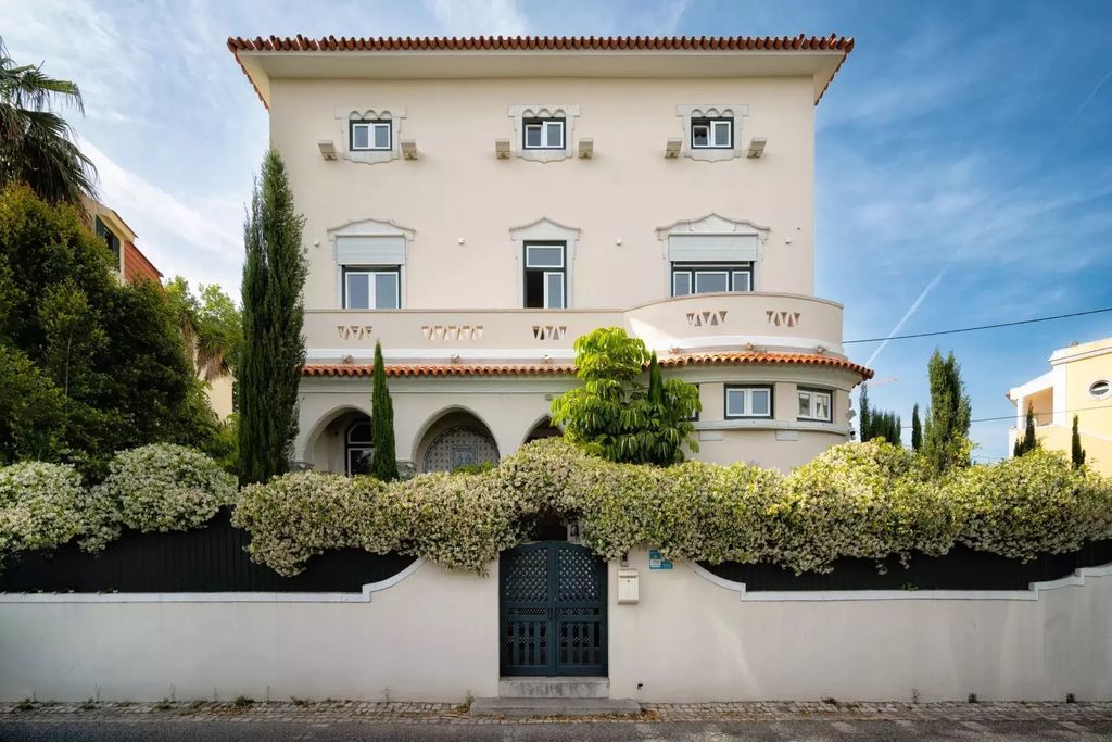 Property photo 1 of 13 Portugal | Cascais E Estoril | 6 Bedrooms | 8 Bathrooms | 565 Sqm | €6,750,000