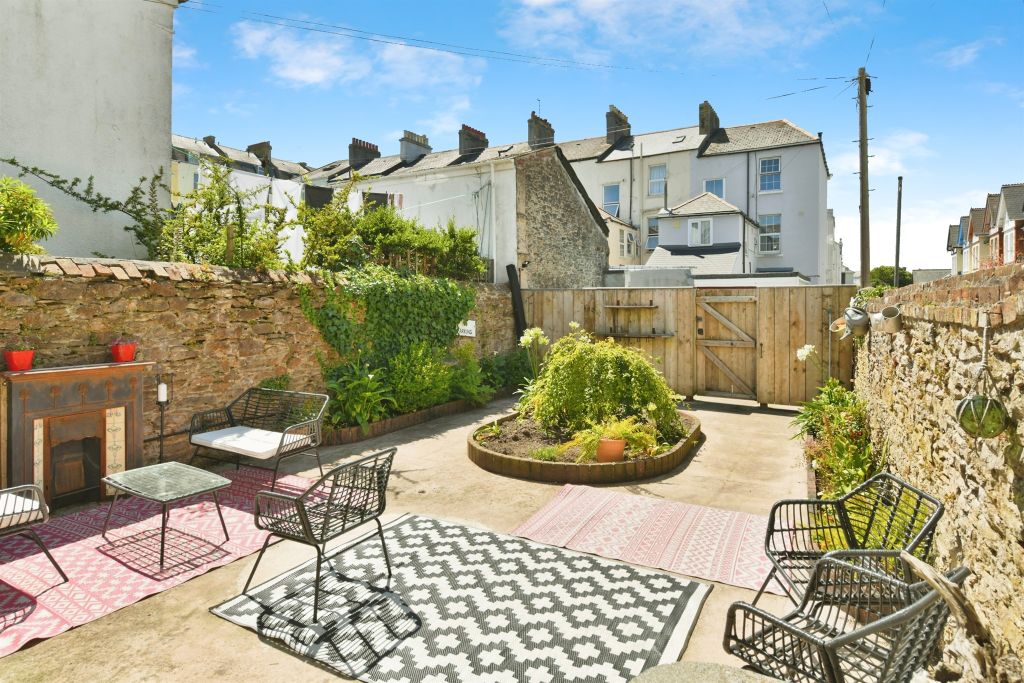 Property photo 3 of 32