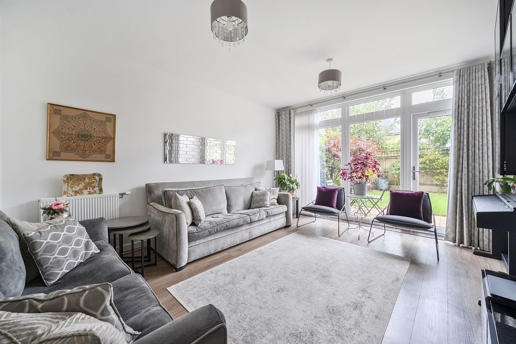 Property photo 2 of 12