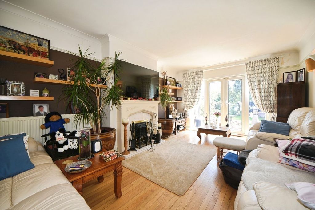 Property photo 2 of 20