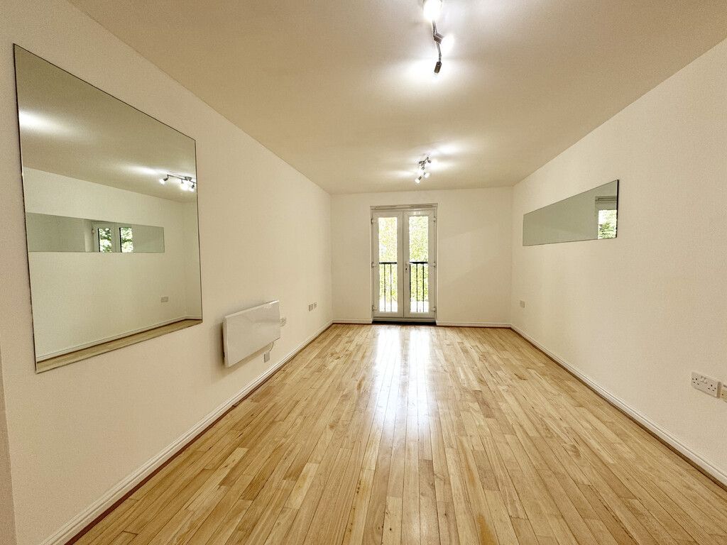 Property photo 3 of 10 Lounge