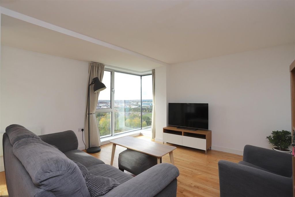 Property photo 2 of 11