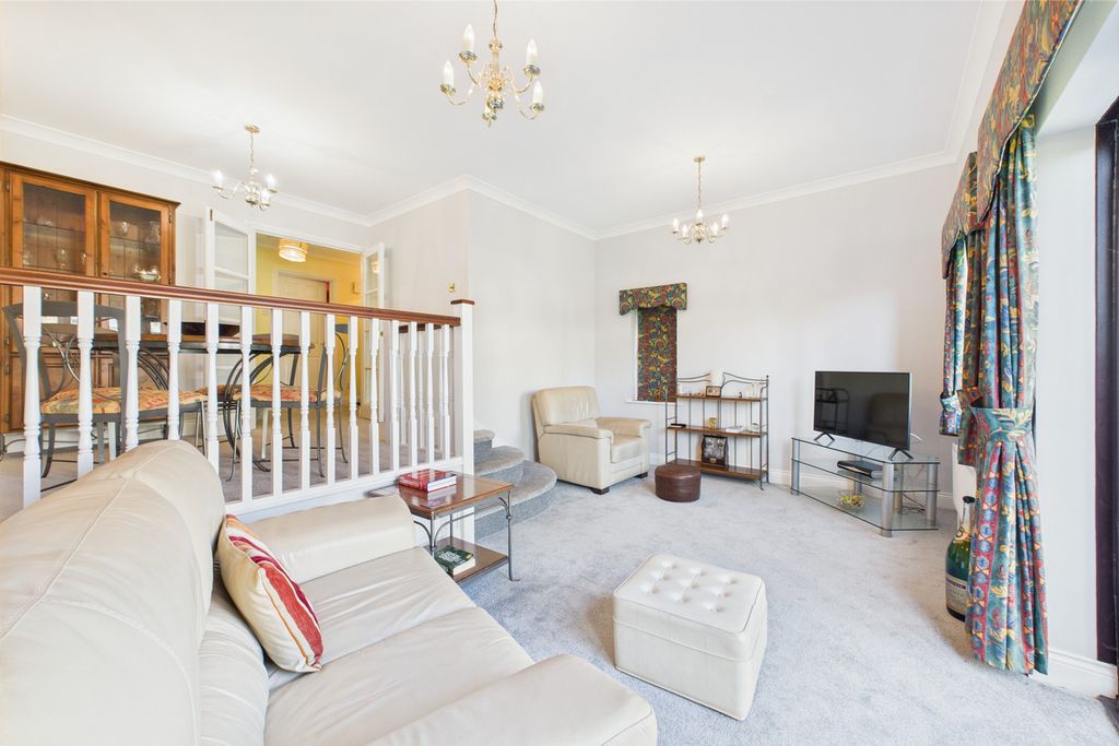 Property photo 3 of 21