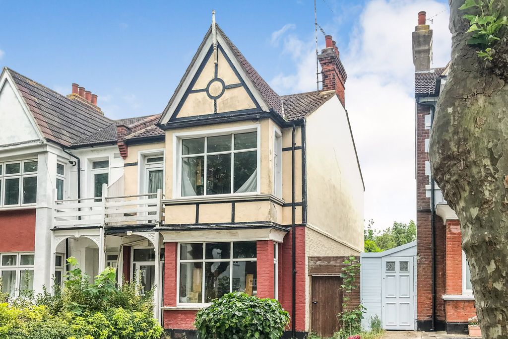 Property photo 3 of 4 67 Boston Avenue, Southend-On-Sea, Essex Ss2 6Jh