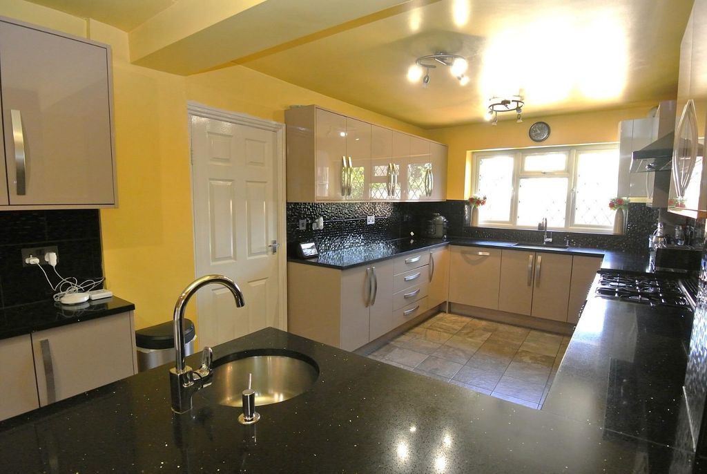 Property photo 3 of 16 Kitchen.Jpg