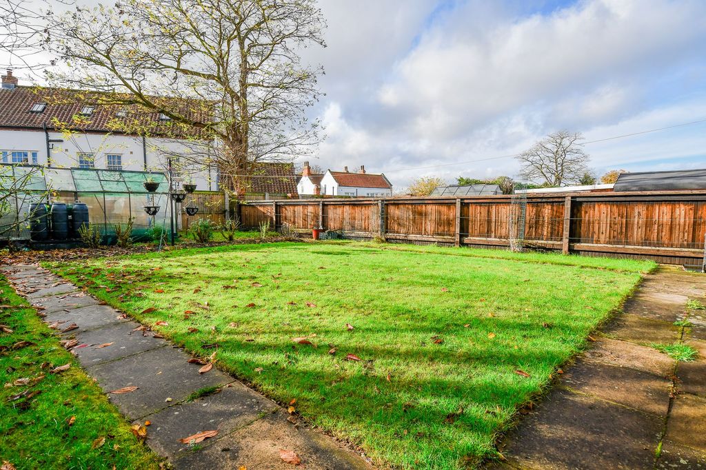 Property photo 3 of 21 Garden